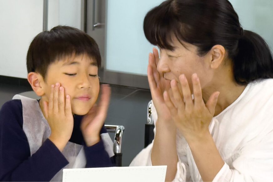 子どもの肌を守るために、親子で学ぶスキンケア